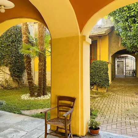 Portico I *